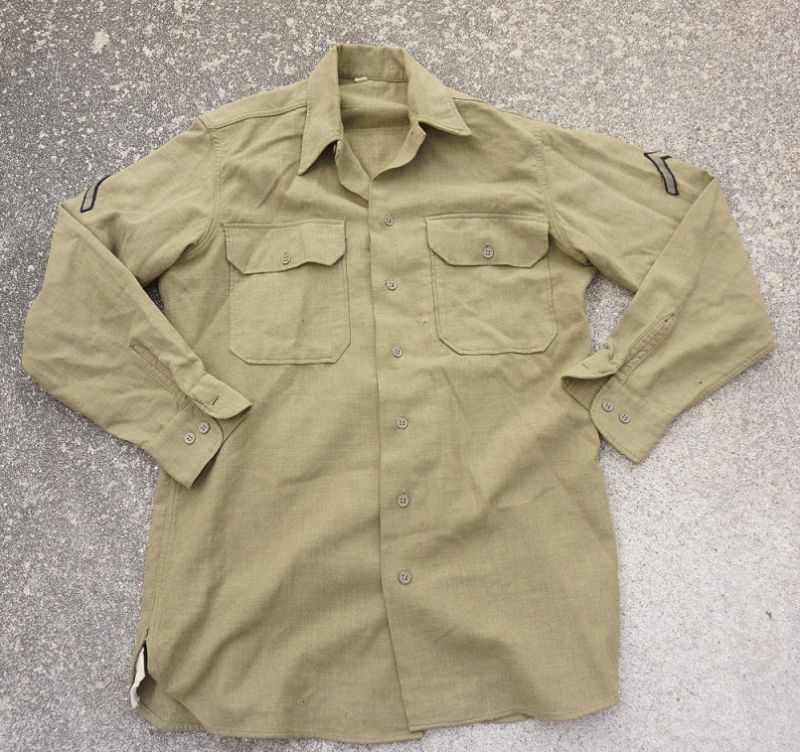 第二次世界大戦 米軍M42マスタードシャツ後期型 二等兵階級章付き 