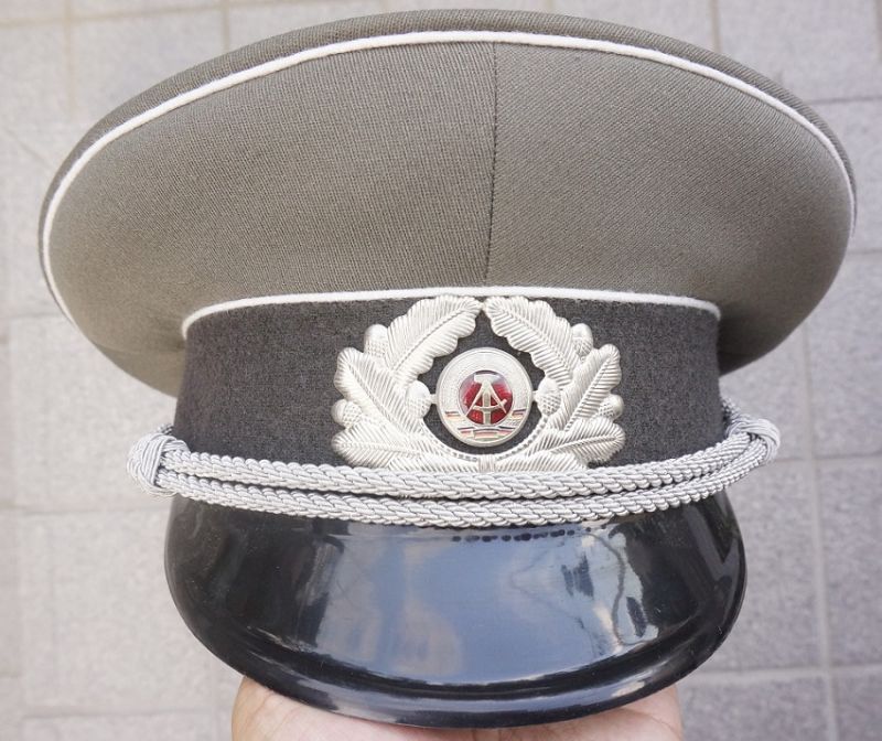 在庫僅少 東ドイツ軍NVA空軍将校制帽 帽子 軍服 ドイツ軍 軍帽 サイズ 