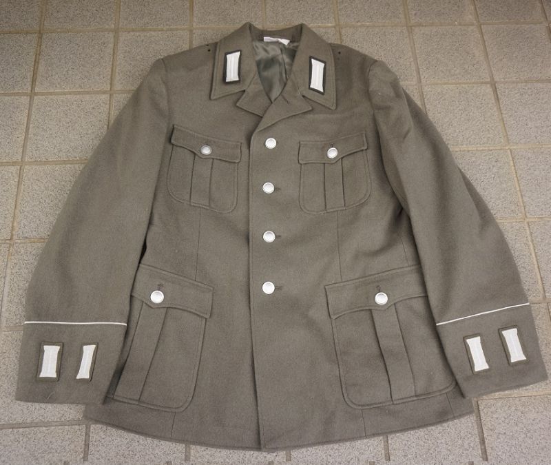 NVA（東ドイツ軍）兵・下士官用制服ジャケットm48徽章付き