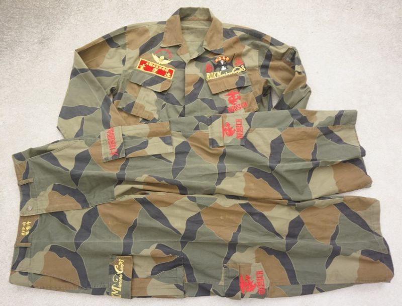 韓国軍 海軍海兵隊ブロックパターン迷彩 上下セット 刺繡パッチ付き